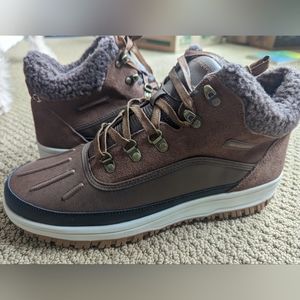 Men's size 11 weatherproof boot.